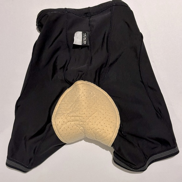 Louis Garneau, women’s bike shorts. - Picture 6 of 7